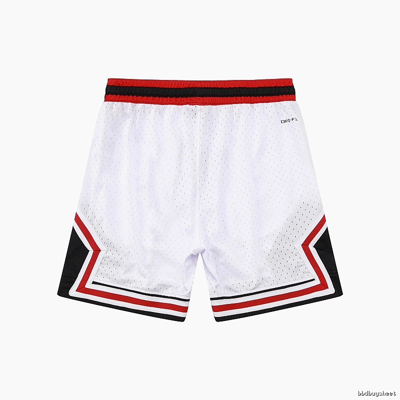 AJ sporty white shorts
