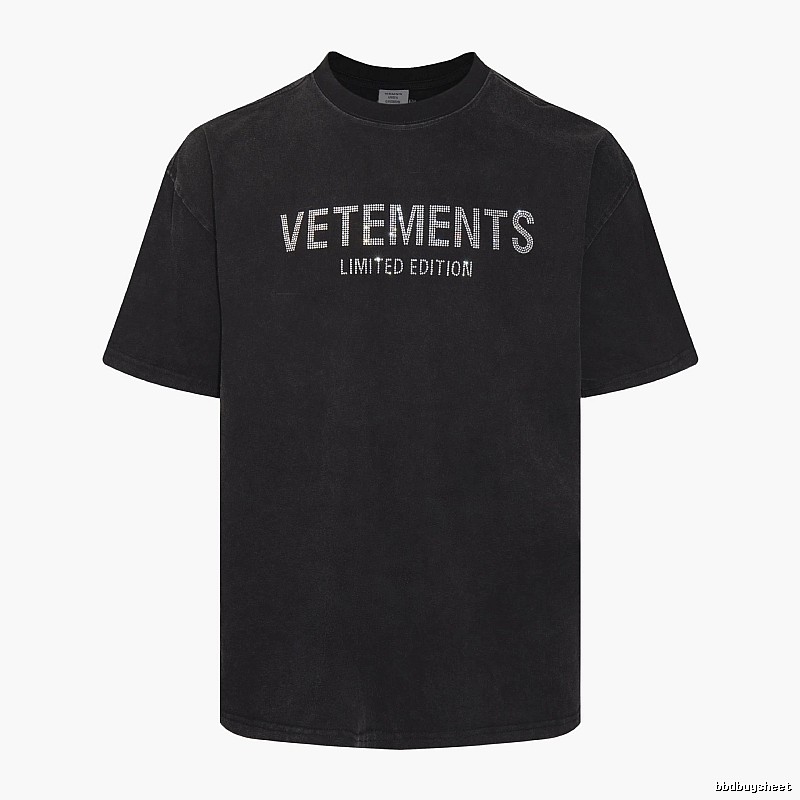 Logo Detail Statement graphic T-shirt Black Colorful Lucky with Relaxed Feel