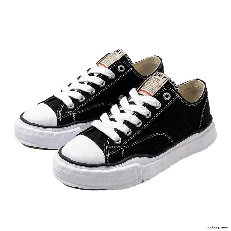 MMY Classic Simple Black and White Canvas Shoes