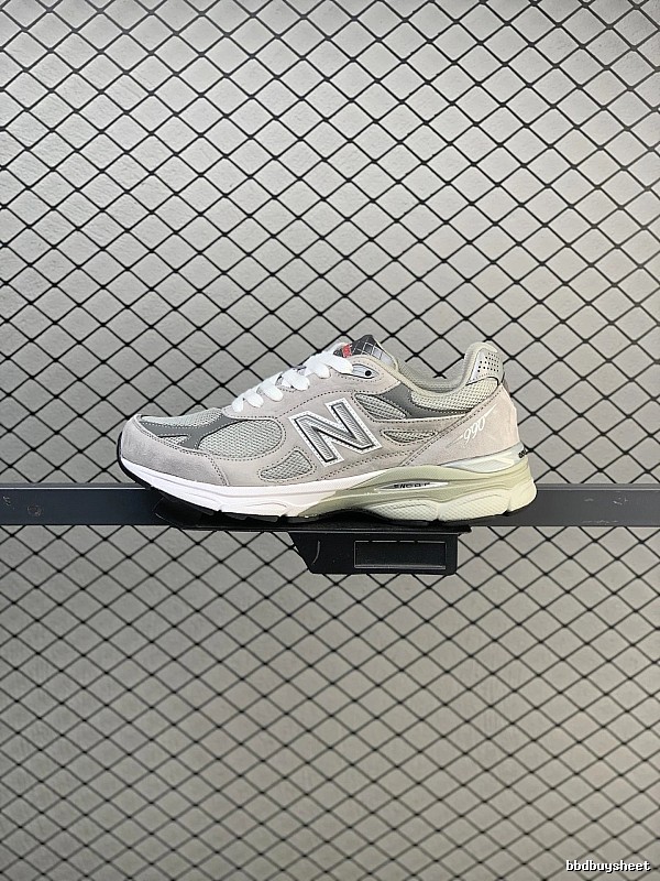 New Balance Gray Retro Runners and Streamlined Toe