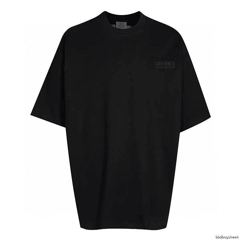 Relaxed Statement graphic T-shirt Black Colorful Lucky with Versatile Design