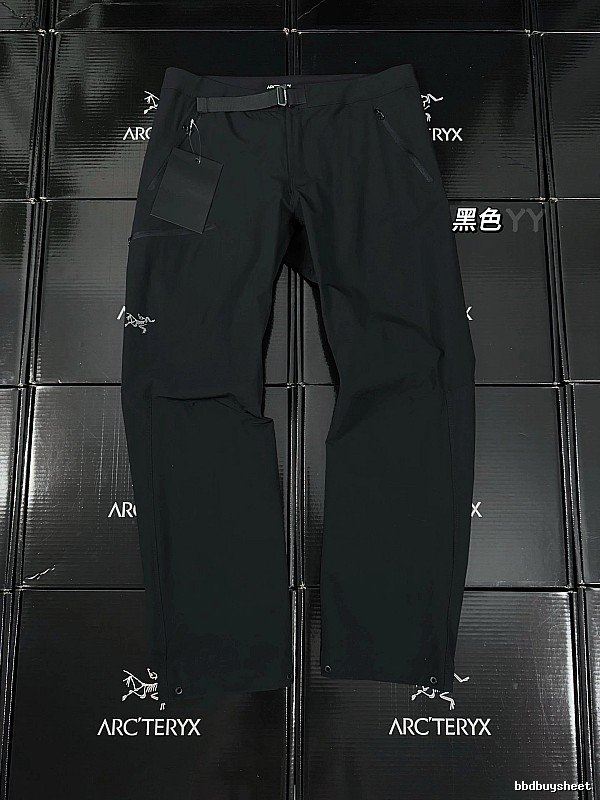 Technical Hiking Pants in Black with discreet logo - Arc'teryx