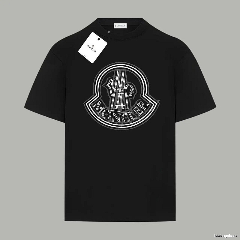 The classic black T-shirt of Moncler.